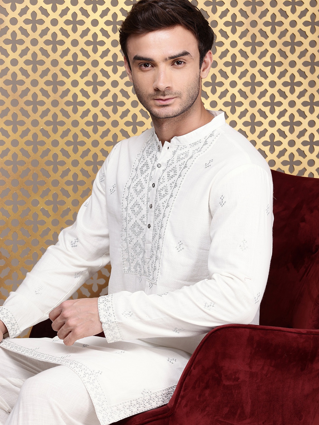 

House of Pataudi Men Jashn Thread Work Pure Cotton Kurta with Churidar, White