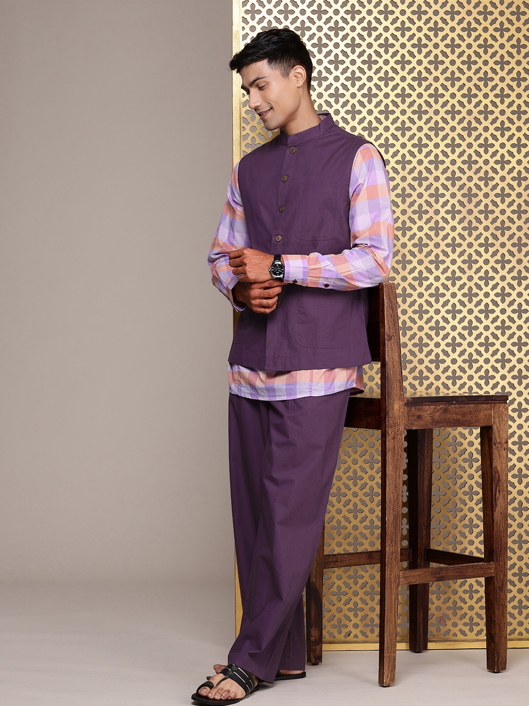 

House of Pataudi Men Jashn Pure Cotton Kurta with Trousers & Jacket, Multi