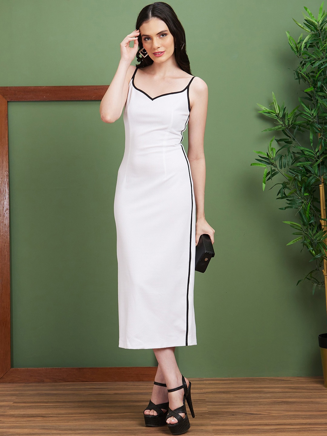 

Globus Women White Sweetheart Neck Slim Fit Bodycon Strappy Maxi Party Dress