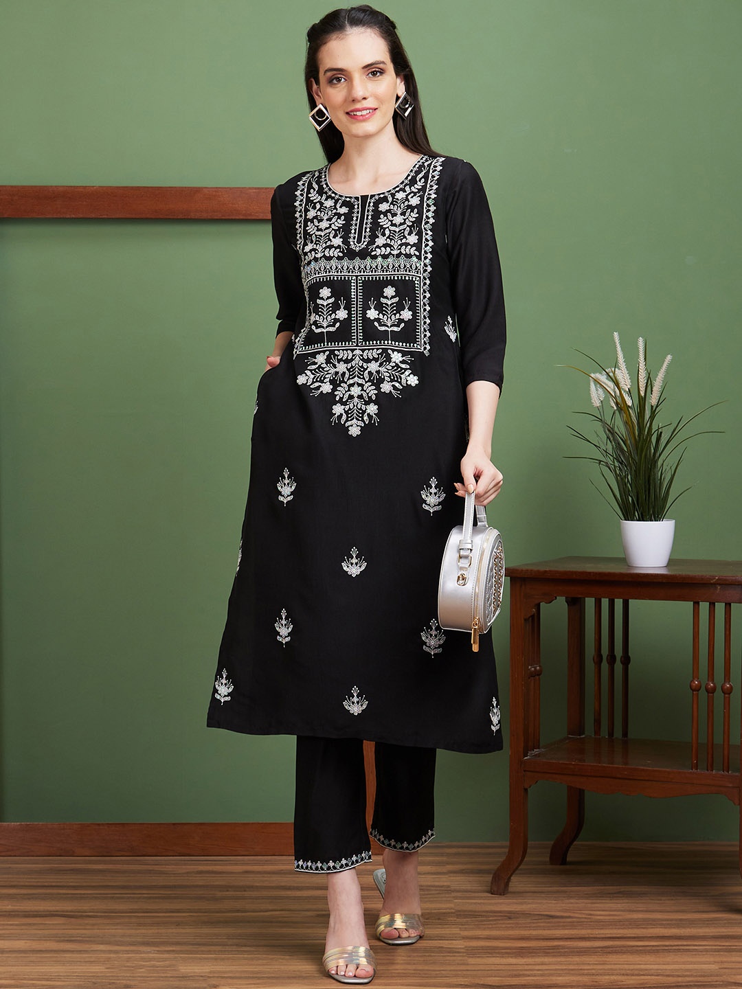 Globus Floral Embroidered Straight Thread Work Kurta With Trouser, Black