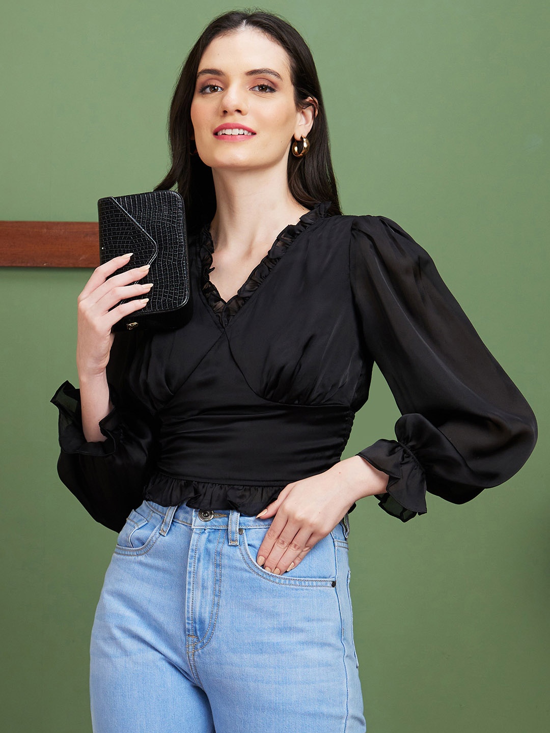

Globus Black Smocking V-Neck Wrap Top