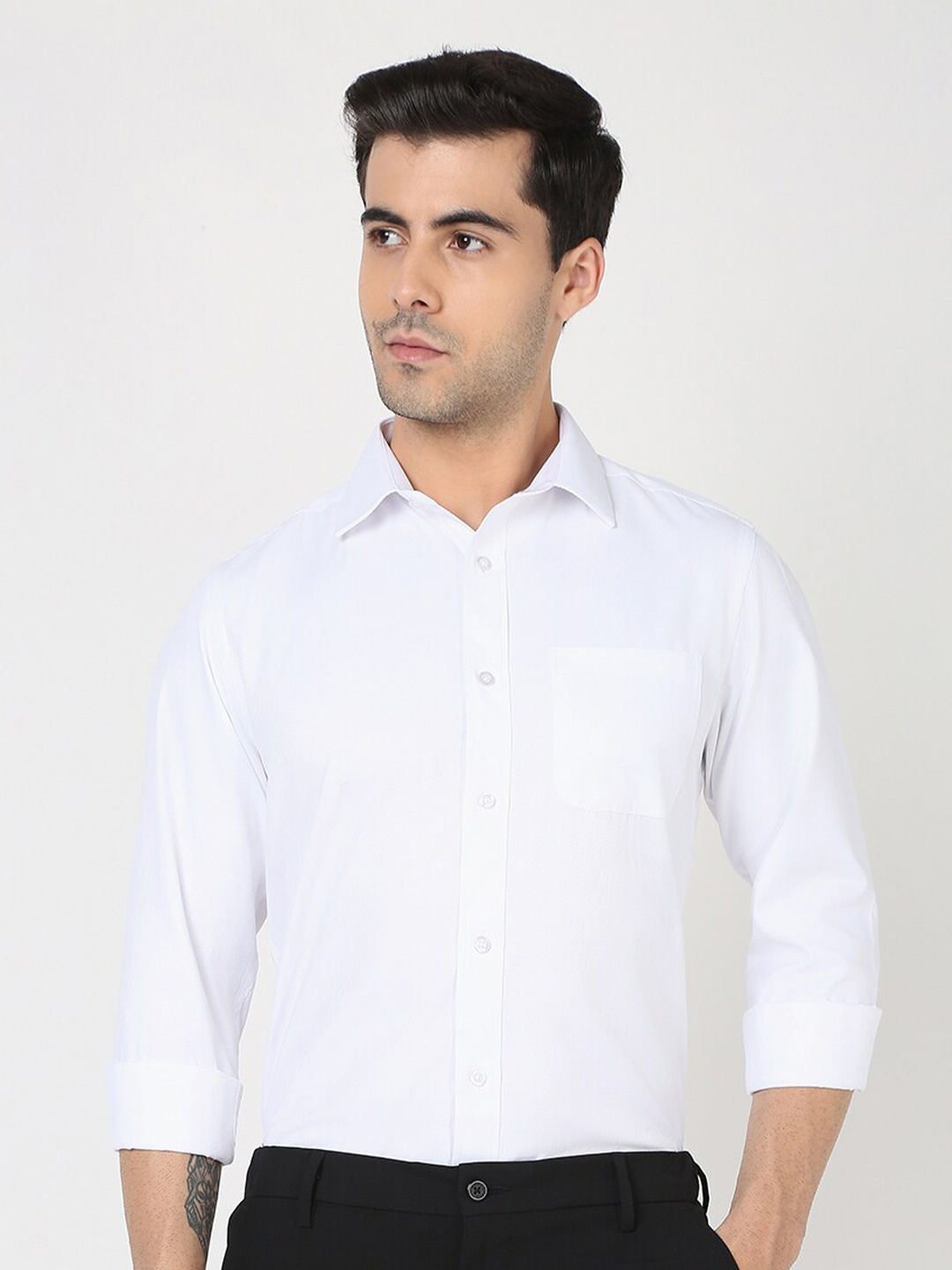 

R&B White Slim Fit Spread Collar Cotton Casual Shirt