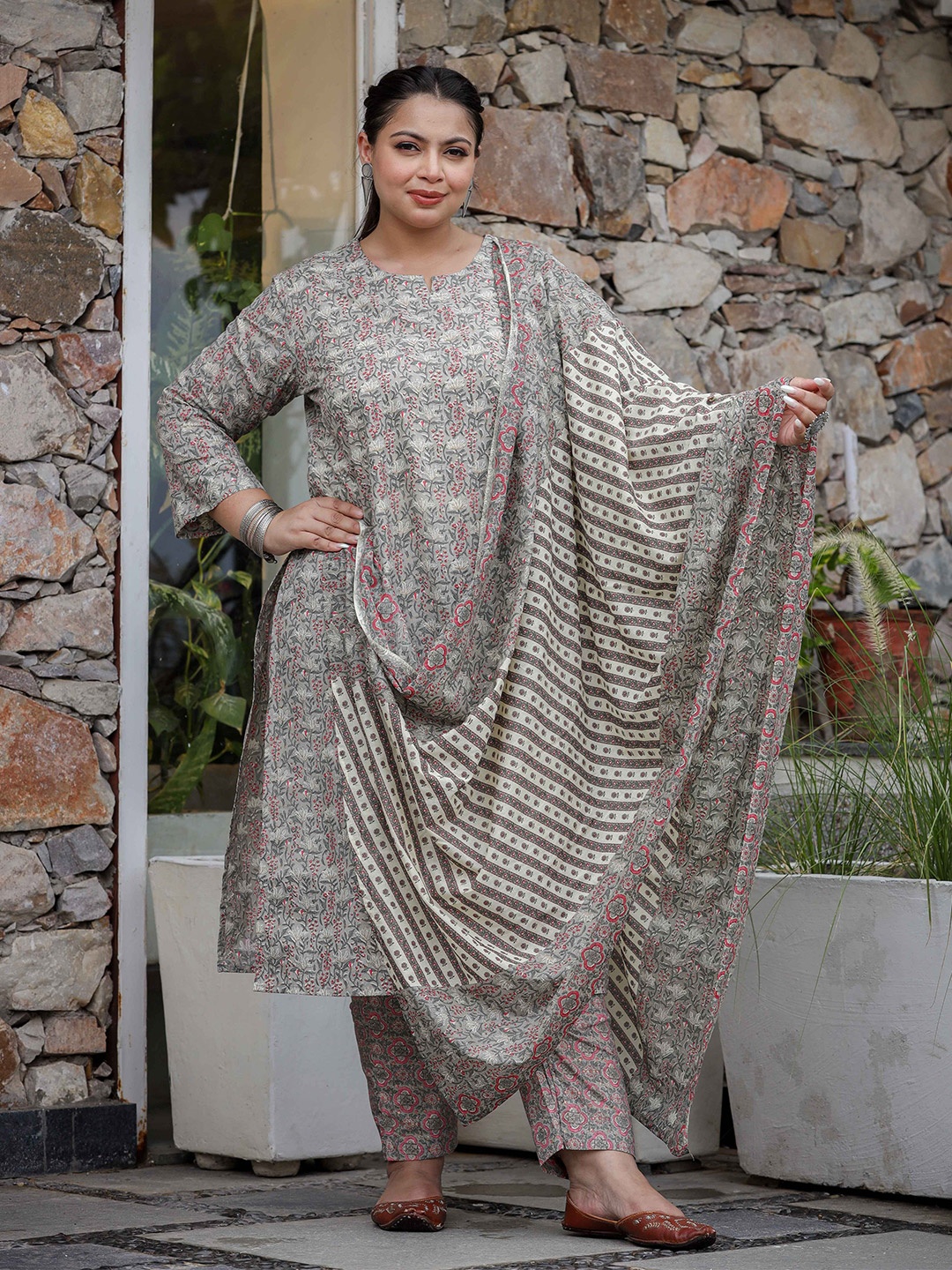 

LALI JAIPUR Plus Size Printed Pure Cotton Straight Kurta With Trousers & Dupatta, Grey
