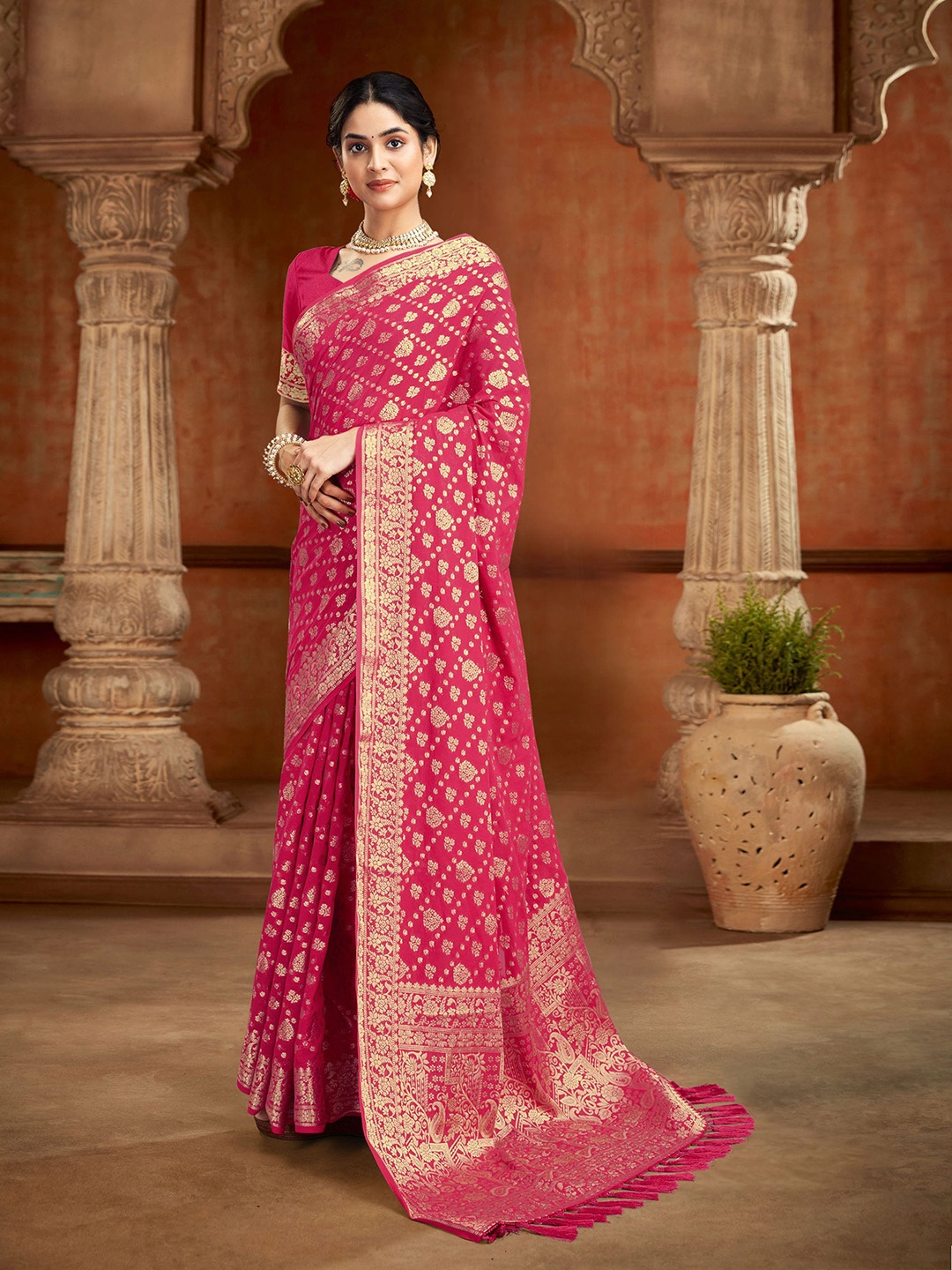 

DIVASTRI Ethnic Motifs Woven Design Zari Pure Georgette Banarasi Saree, Pink