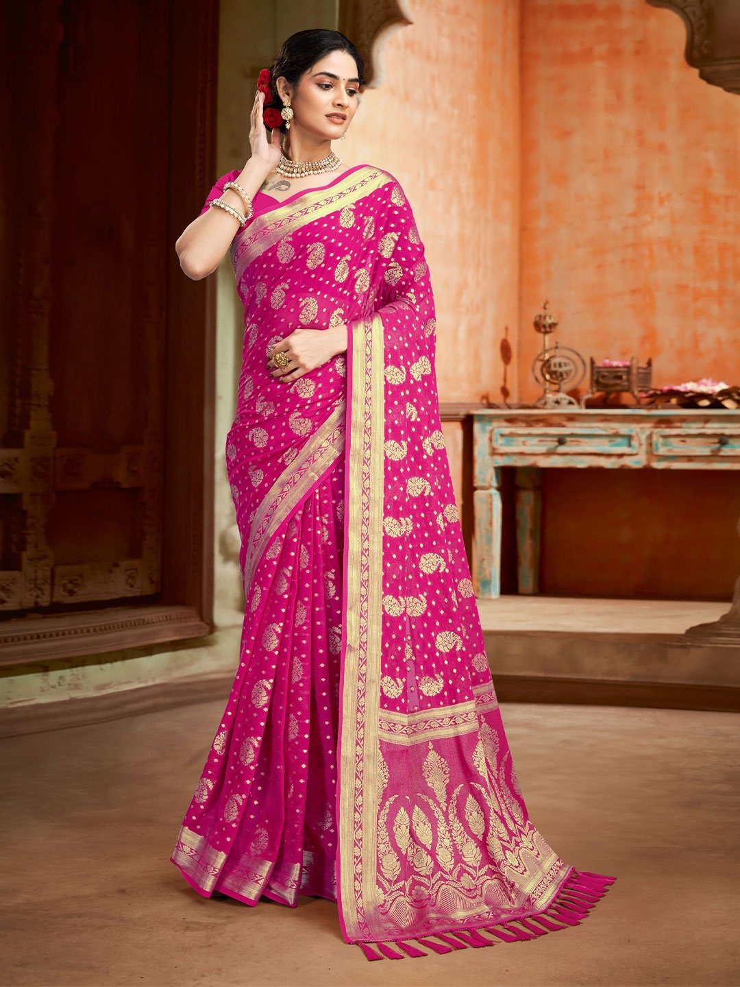 

DIVASTRI Paisley Woven Design Zari Pure Georgette Saree, Pink
