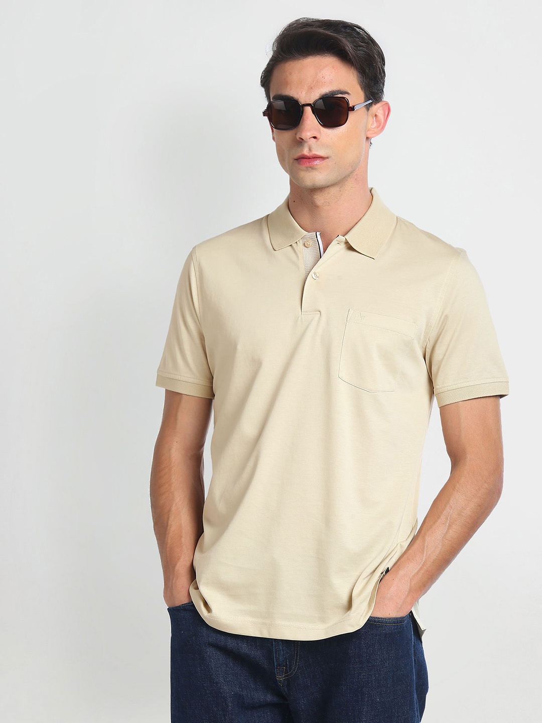 

Arrow Men White Polo Collar Pockets T-shirt