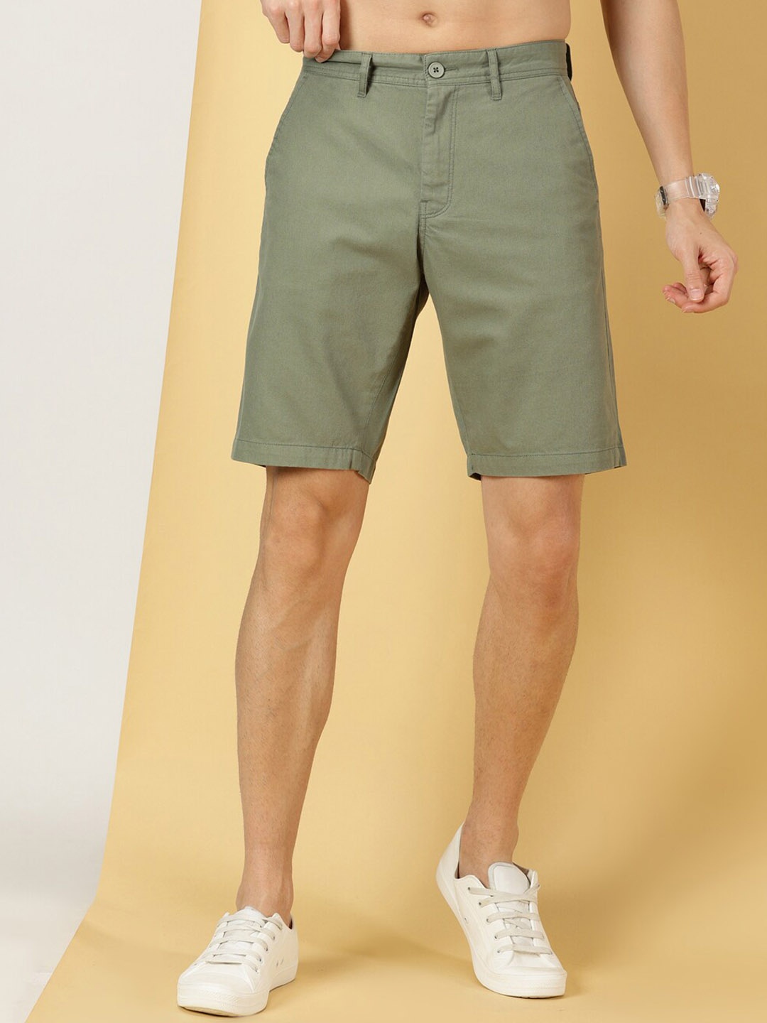 

Thomas Scott Men Mid-Rise Shorts, Olive