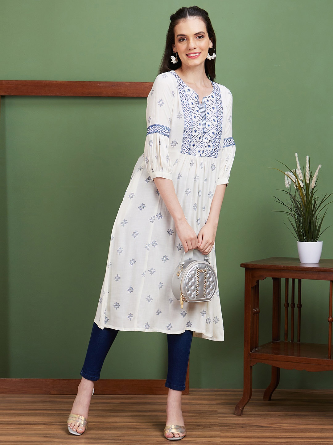 

Globus Off White Embroidered Ethnic Motifs Printed Thread Work Kurta