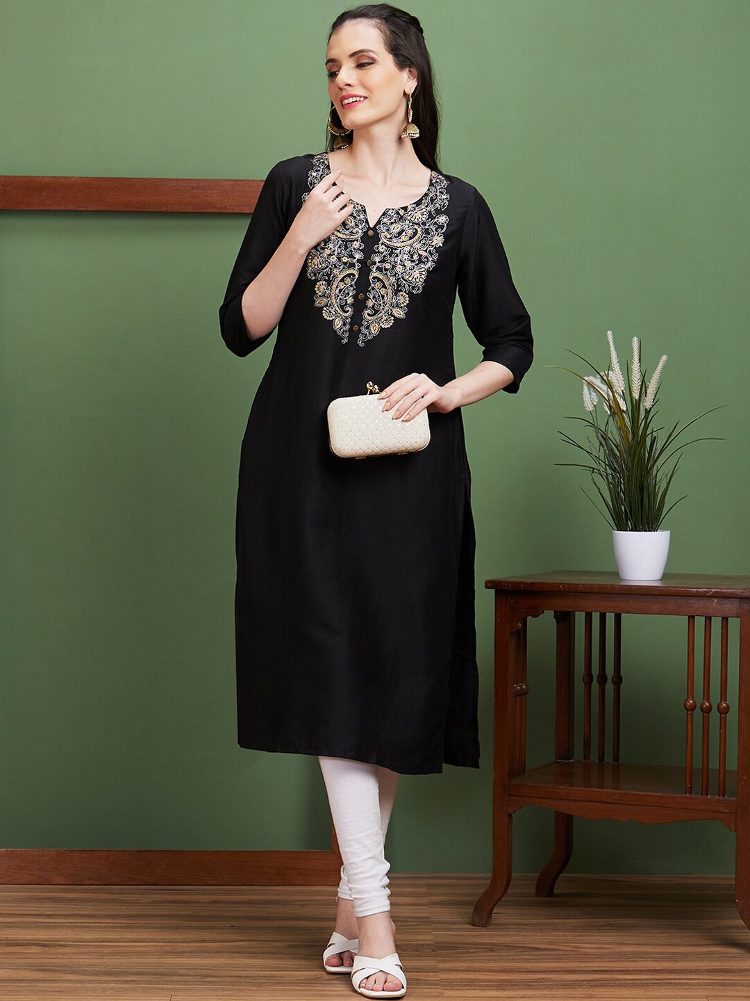 

Globus Women Ethnic Motifs Yoke Design Thread Work Straight Kurta, Black