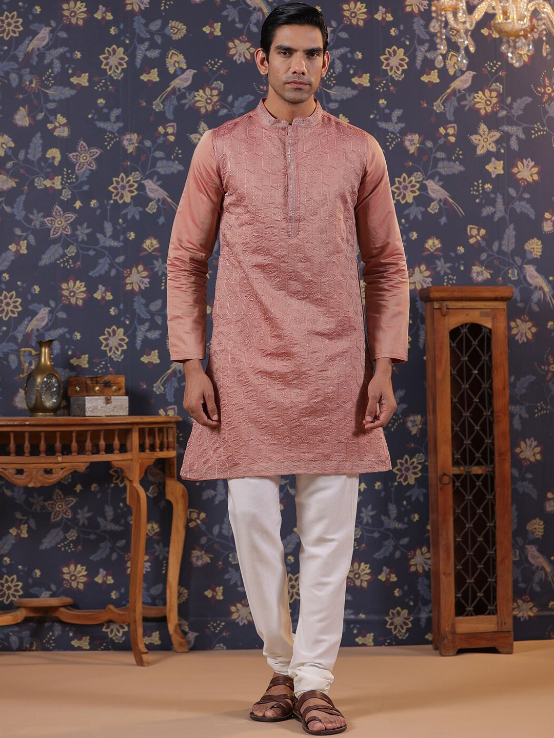 

House of Pataudi Coral Floral Embroidered Mandarin Collar Straight Kurta