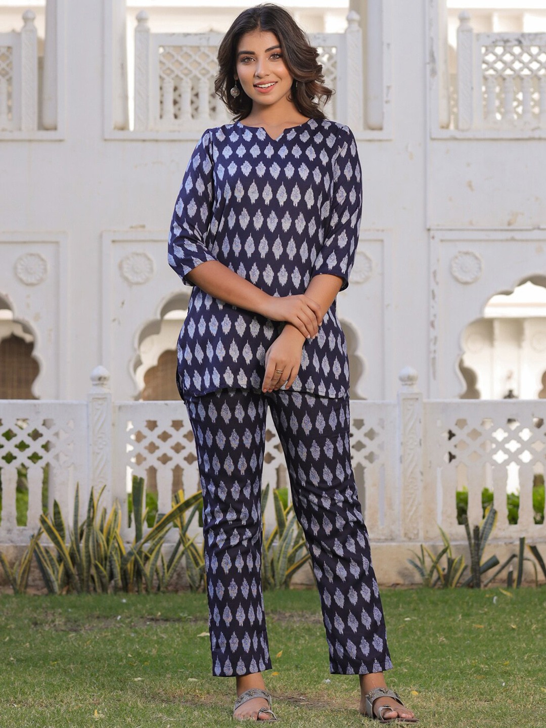 

Jaipur Kurti Women Printed Regular Top with Trousers, Navy blue