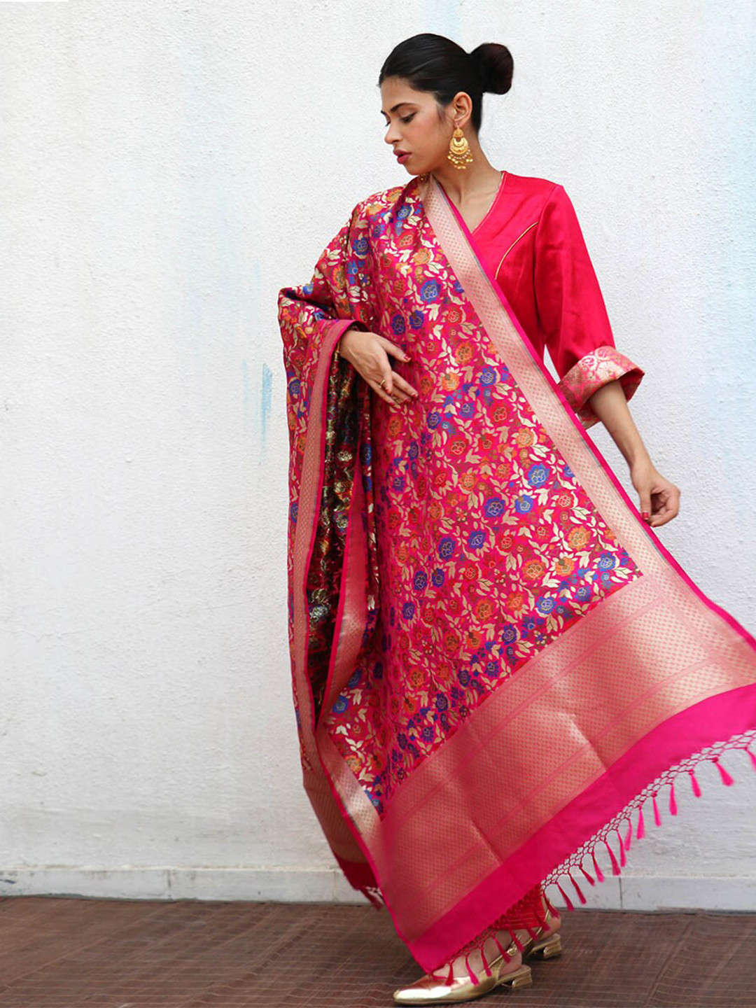 

Chidiyaa Floral Banarasi Woven Design Zari Detailed Pure Silk Dupatta, Pink