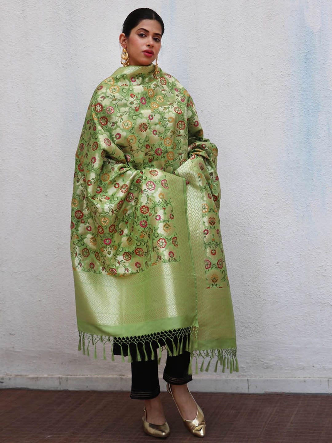 

Chidiyaa Floral Banarasi Woven Design Zari Detailed Pure Silk Dupatta, Green