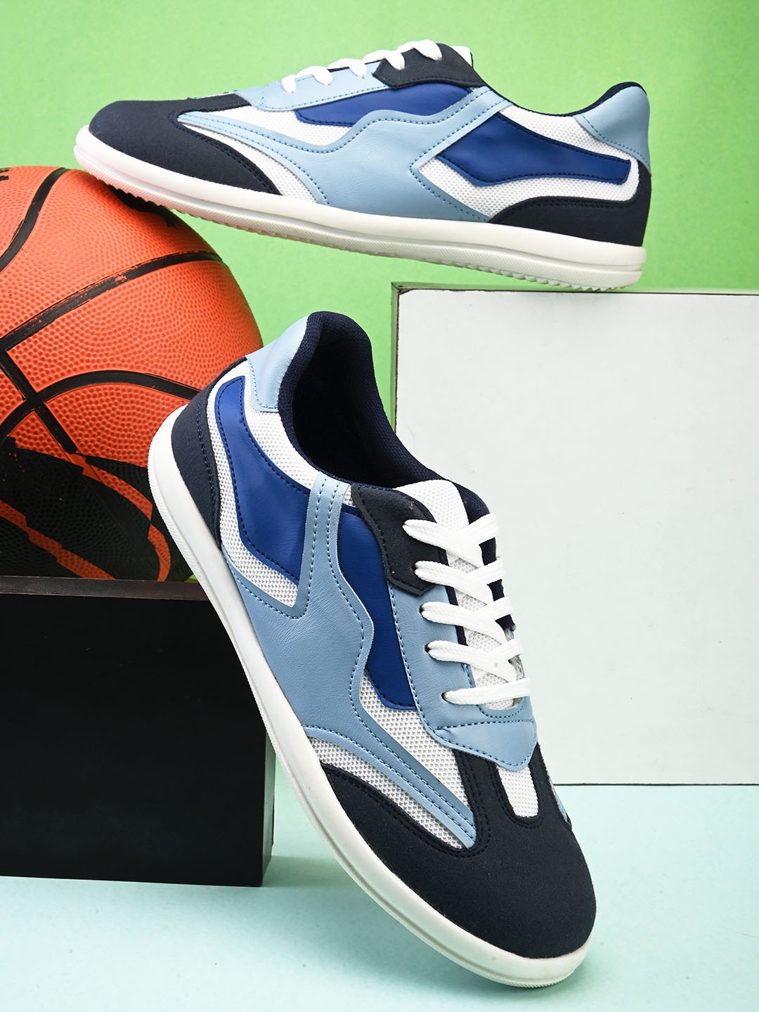

The Roadster Lifestyle Co. Men Navy Blue Colourblocked Round Toe Sneakers