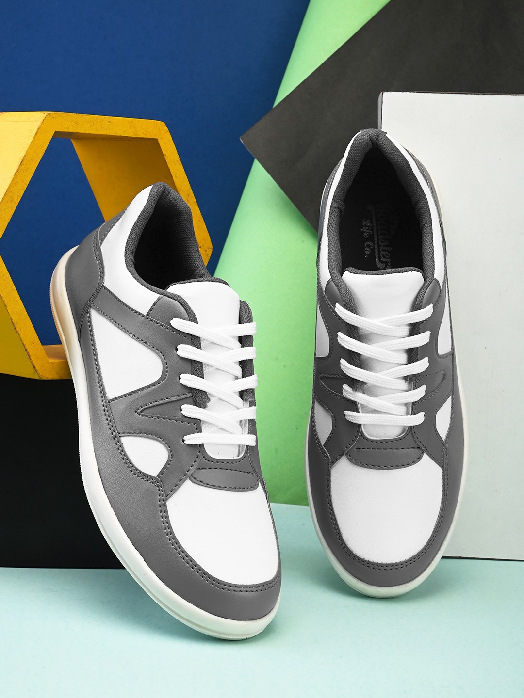 

The Roadster Lifestyle Co. Men Grey Colourblocked Round Toe Sneakers