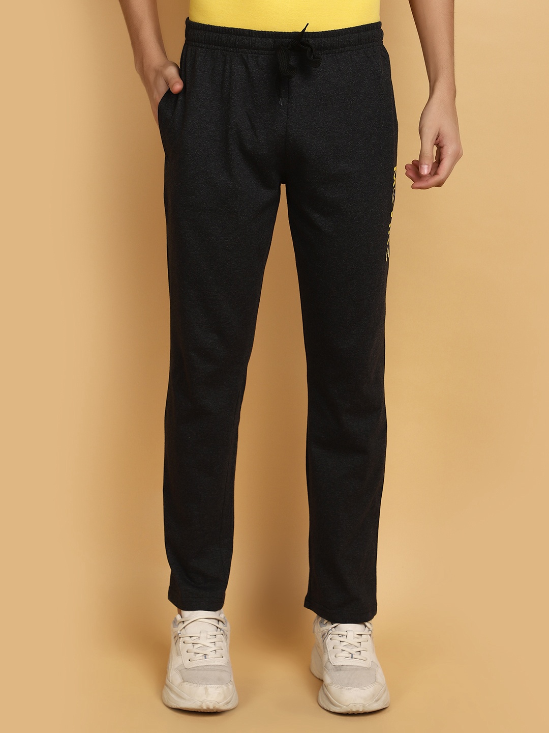 

V-Mart Men Cotton Mid-Rise Track Pant, Black