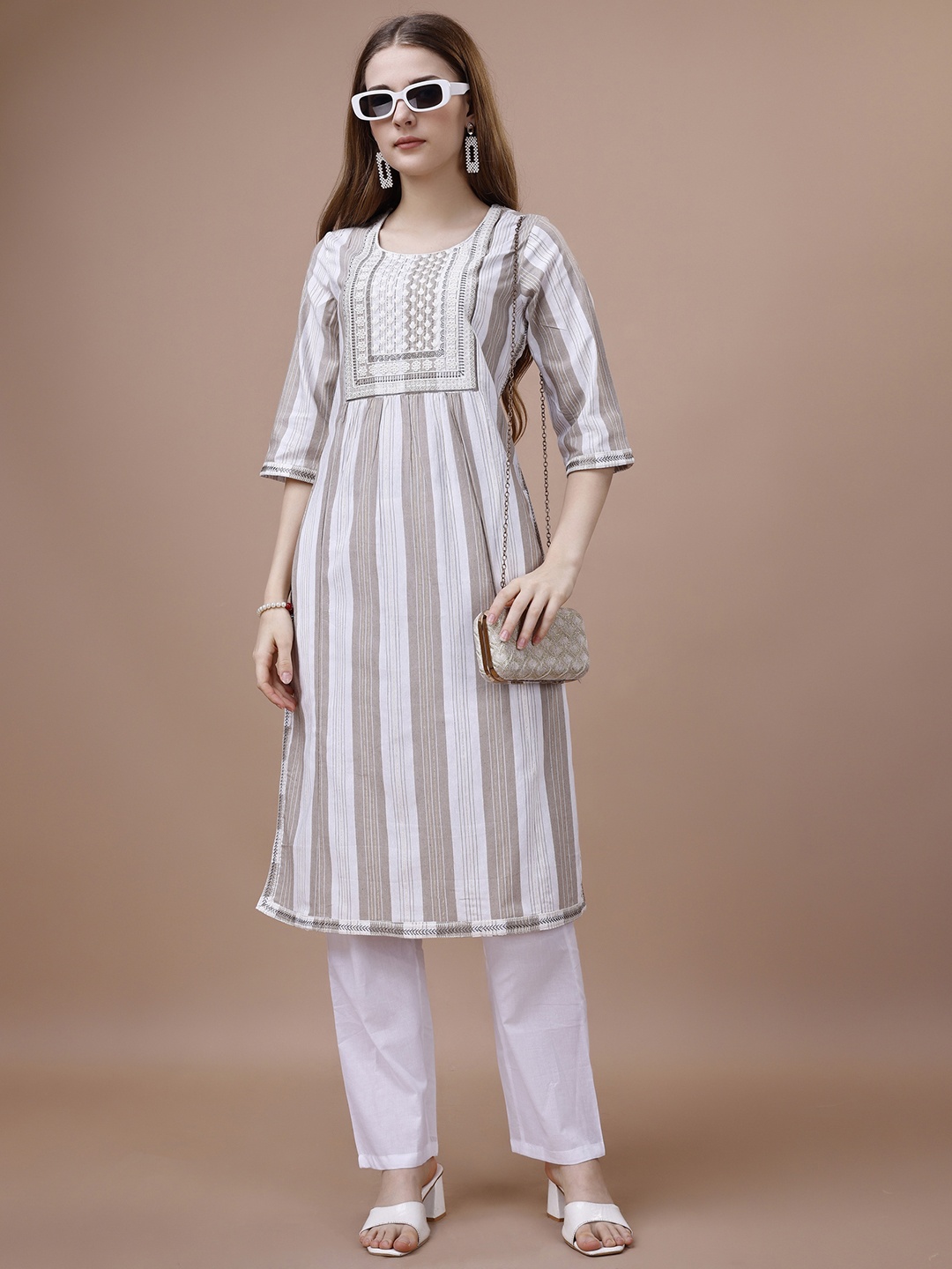 

Ode by House of Pataudi White Striped Printed Round Neck Cotton Straight Kurta