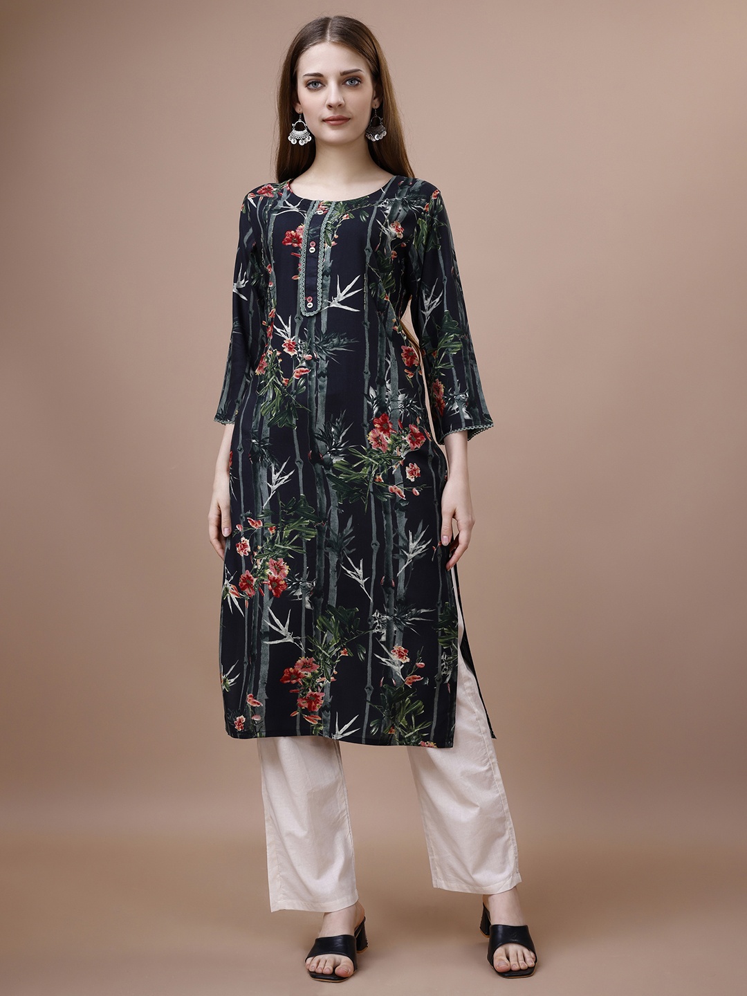

Ode by House of Pataudi Black Floral Printed Round Neck Straight Kurta, Pink