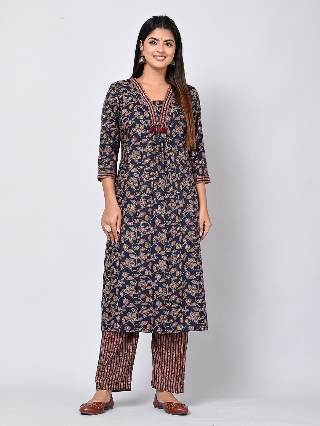 

Oash Floral Printed Sequinned Kurta With Trouser, Blue