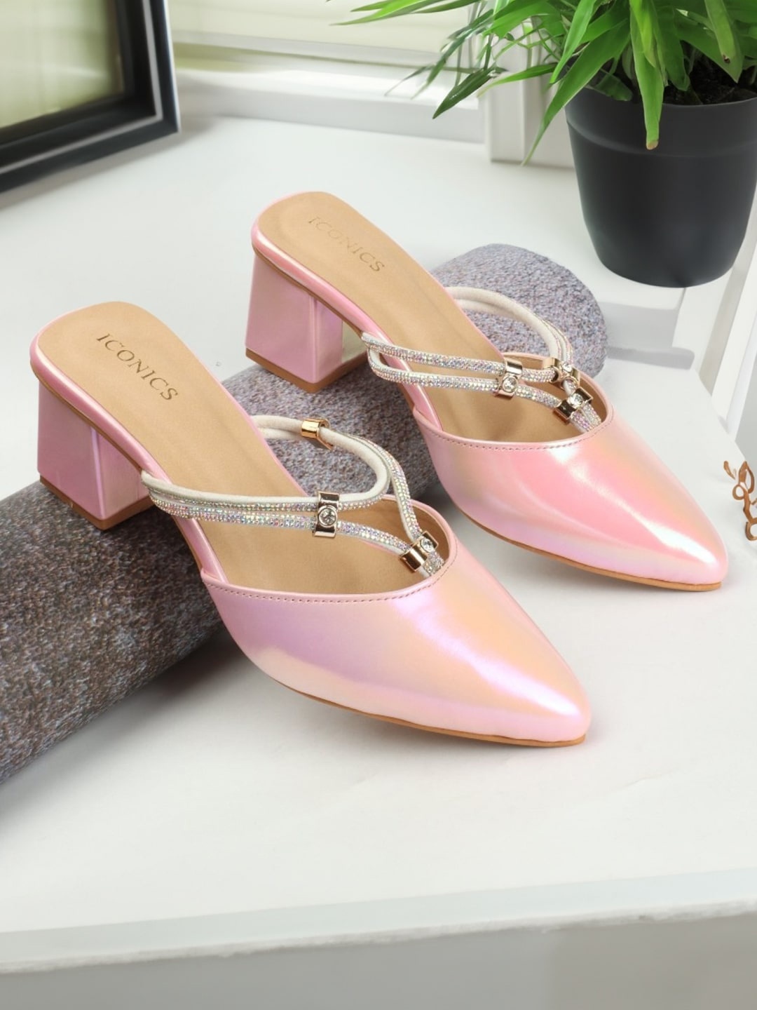 

ICONICS Pointed Toe Block Heeled Mary Janes, Pink