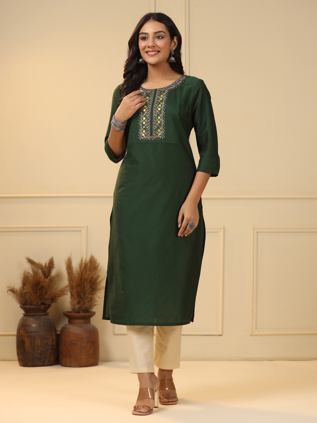 

Ode by House of Pataudi Green Floral Embroidered Thread Work Straight Kurta