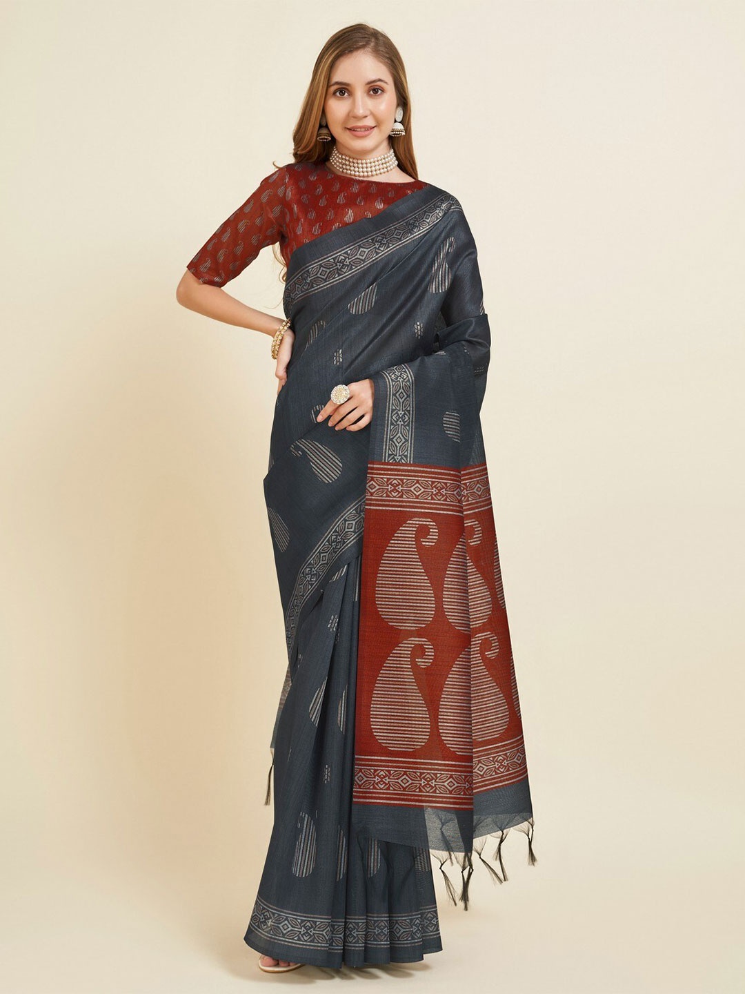 

Mitera Ethnic Motifs Printed Silk Cotton Saree, Grey
