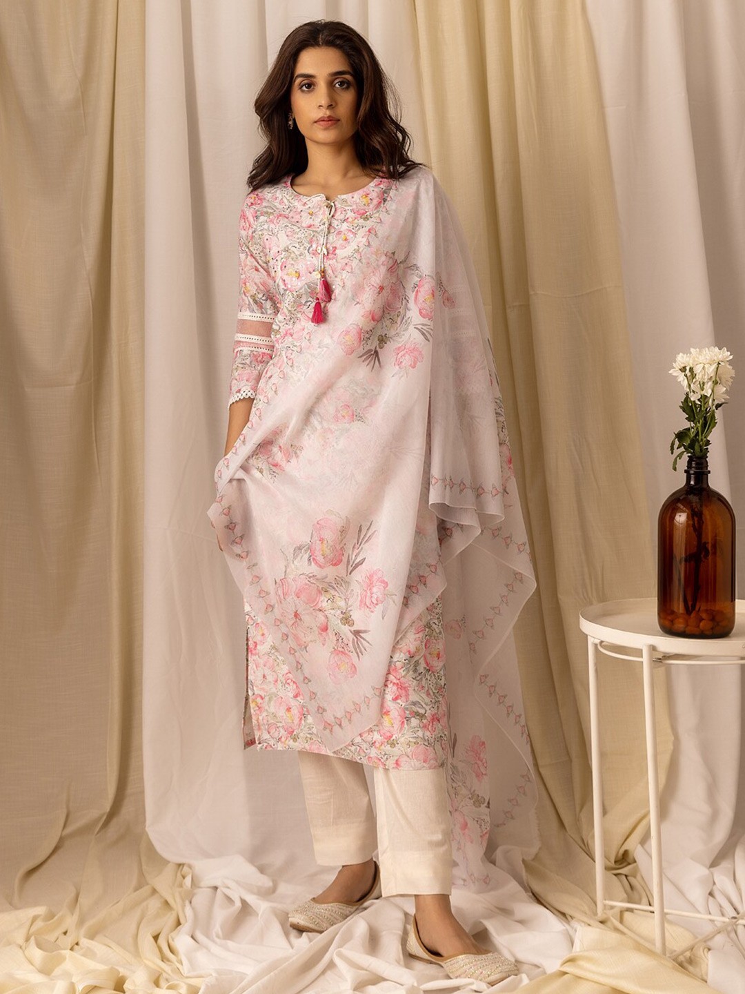 

Ode by House of Pataudi Floral Printed Sequinned Linen Kurta with Trousers & Dupatta, Pink
