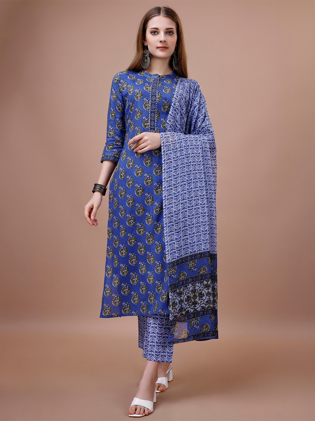 

Ode by House of Pataudi Floral Printed Pure Cotton Kurta With Trousers & Dupatta, Navy blue