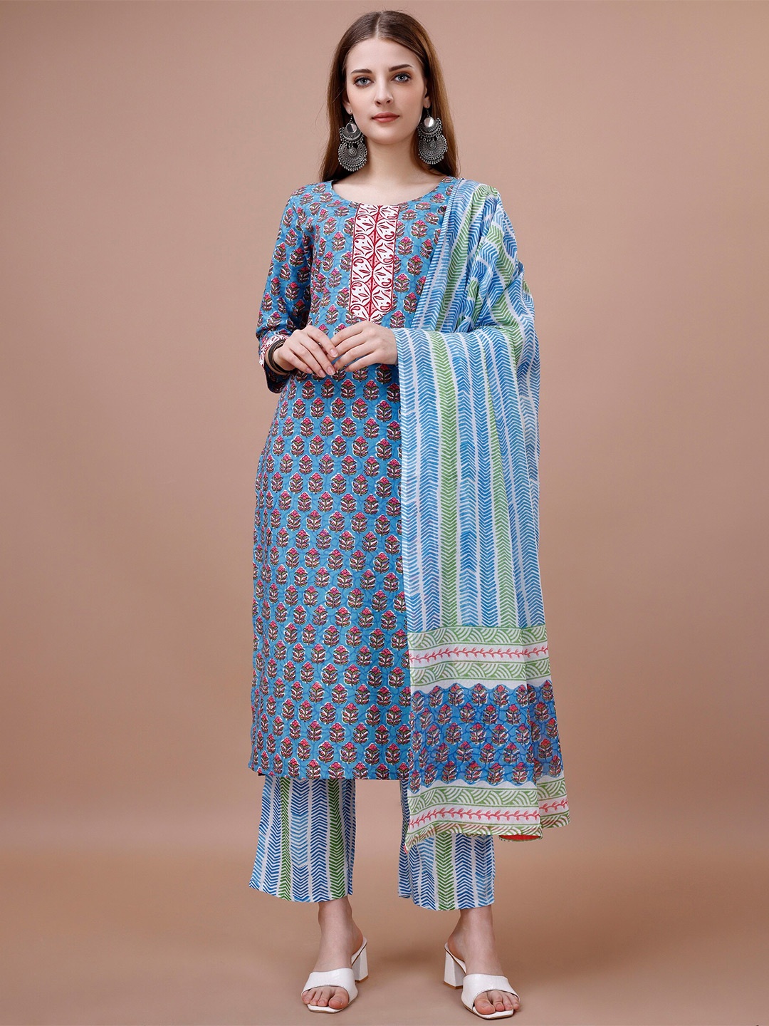 

Ode by House of Pataudi Floral Printed Pure Cotton Kurta With Trouser & Dupatta, Green