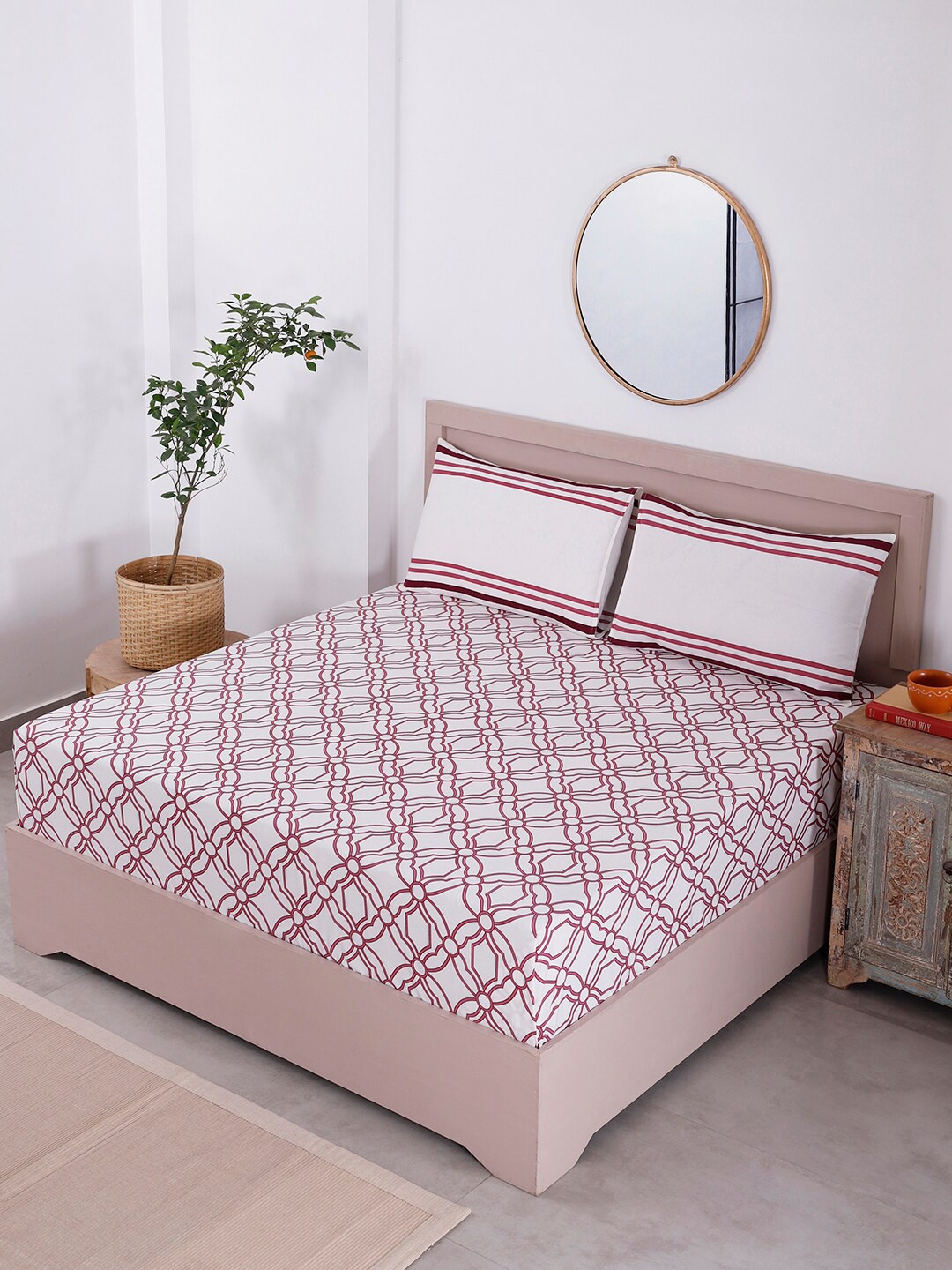 

Ratan Cart Purple & White Geometric 120 TC King Bedsheet with 2 Pillow Covers