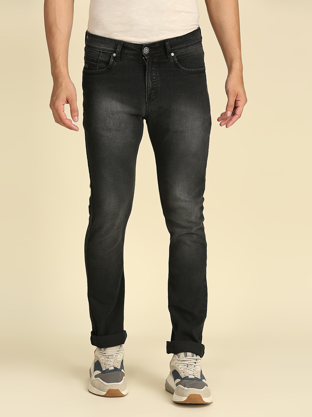 

High Star Men Slim Fit Mid-Rise Heavy Fade Clean Look Stretchable Jeans, Black