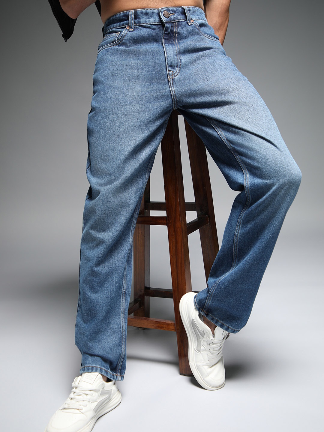 

High Star Men Straight Fit Mid-Rise Clean Look Light Fade Cotton Jeans, Blue