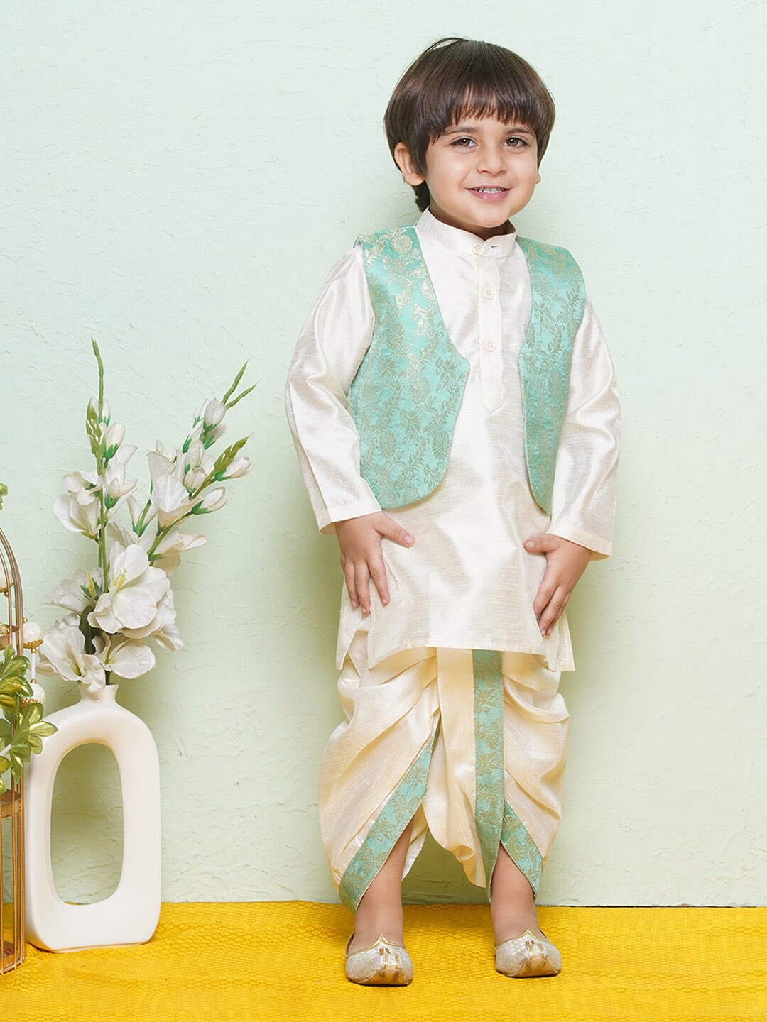 

Aj DEZInES Boys Regular Kurta with Pyjamas Waistcoat, Green