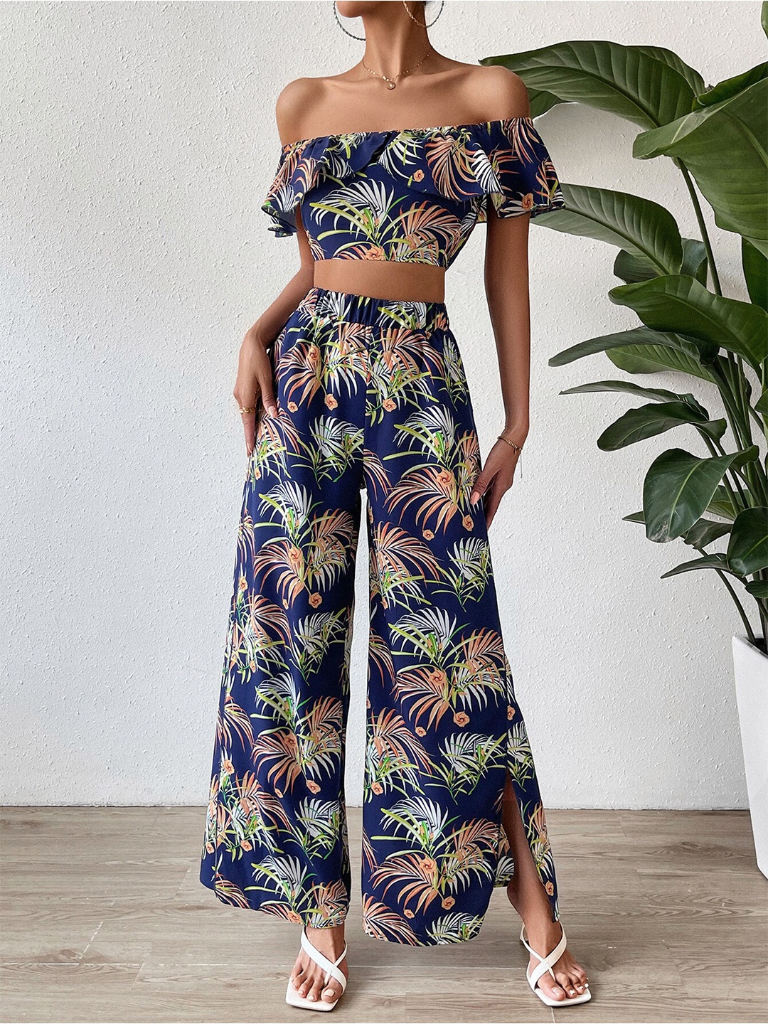

StyleCast Blue Floral Printed Off Shoulder Crop Top With Palazzo