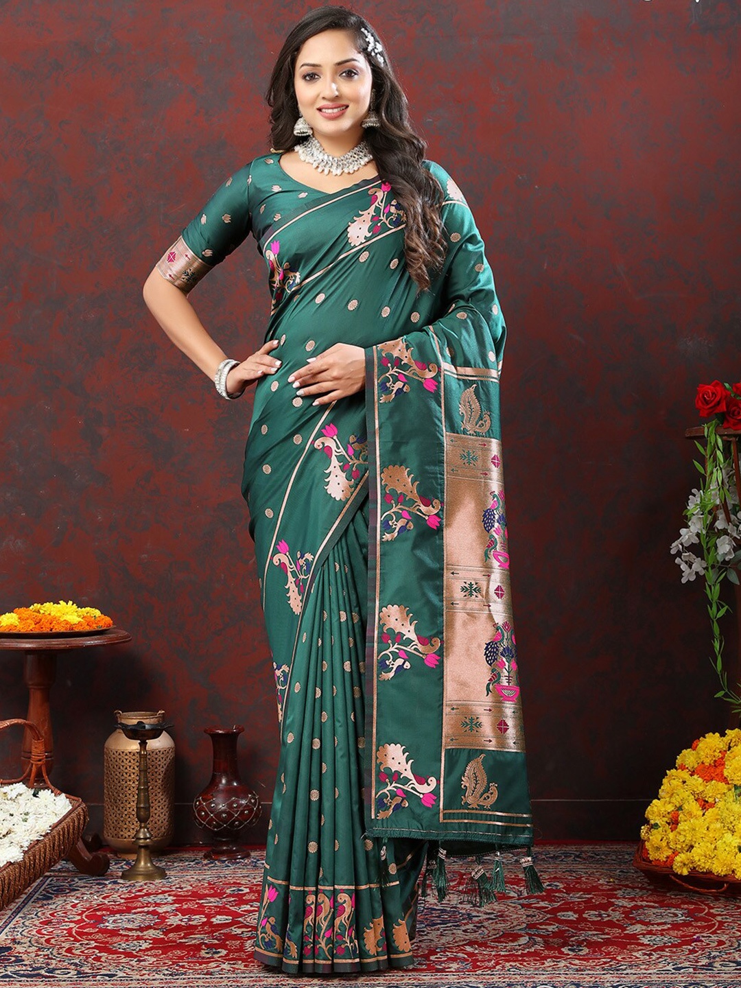 

JATRIQQ Ethnic Motif Woven Design Zari Saree, Green