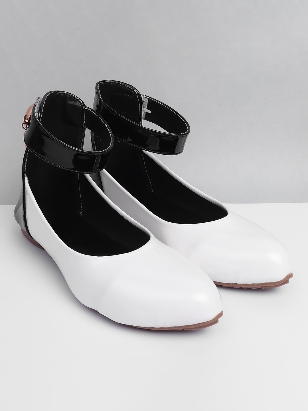 

BAESD Girls Embellished Bellerinas, White