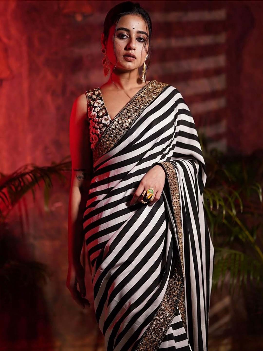 

Ekasya Striped Poly Georgette Saree, Black