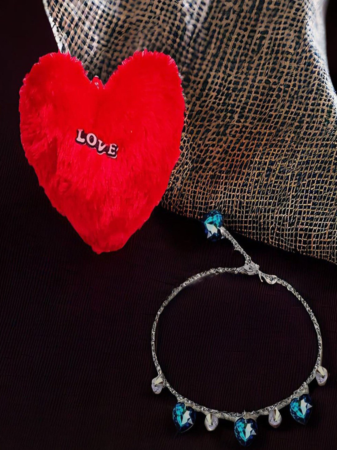 

UNIVERSITY TRENDZ Silver-Plated Link Bracelet with Heart Pillow