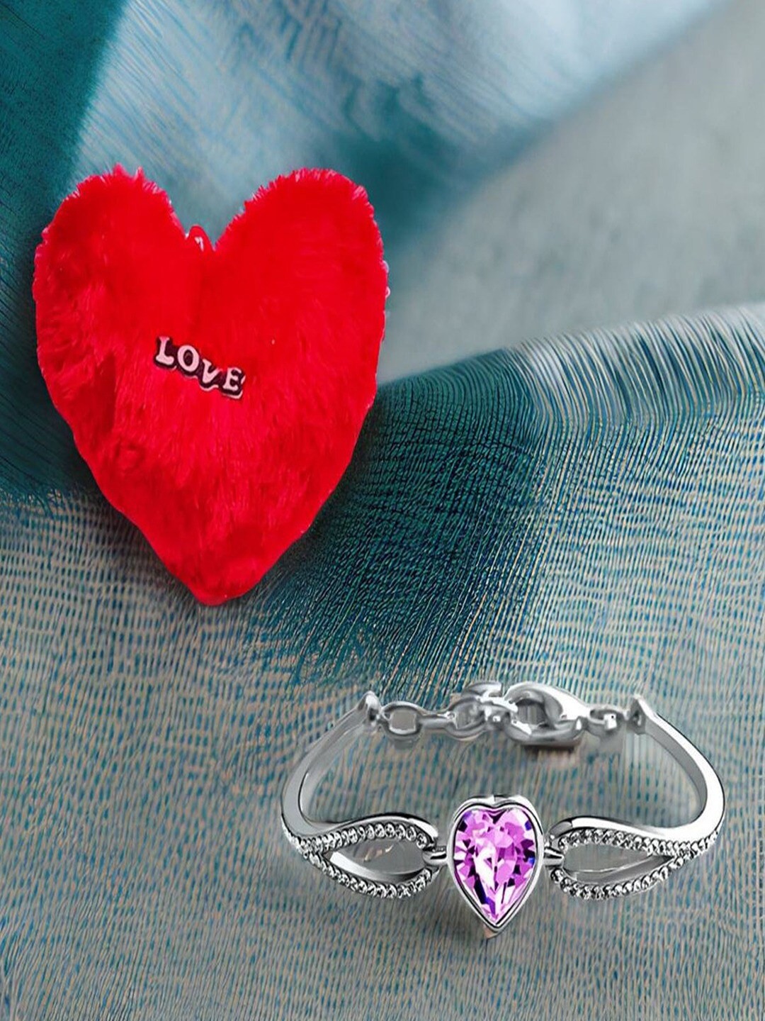 

UNIVERSITY TRENDZ Silver-Plated Link Bracelet with Heart Pillow, Red