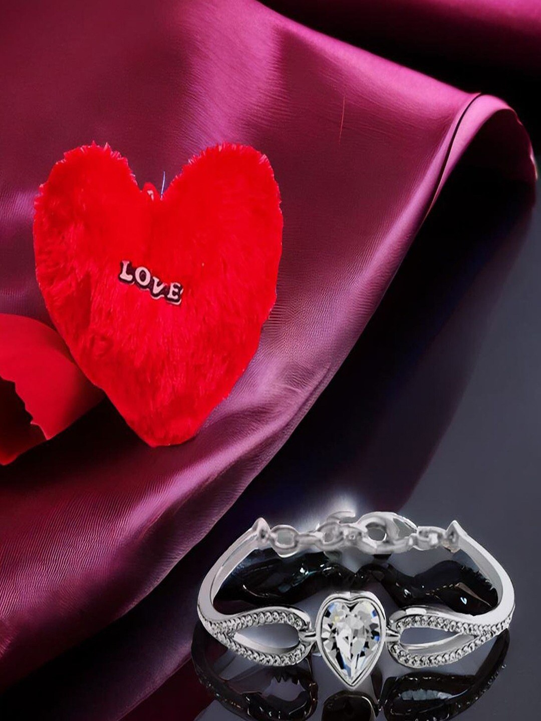 

UNIVERSITY TRENDZ Silver-Plated Link Bracelet with Heart Pillow