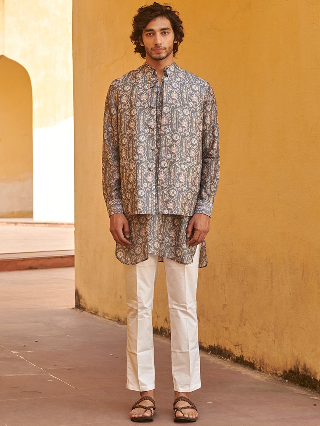 

QB MEN Floral Printed Regular Pure Silk Kurta With Trousers & Jacket, Grey