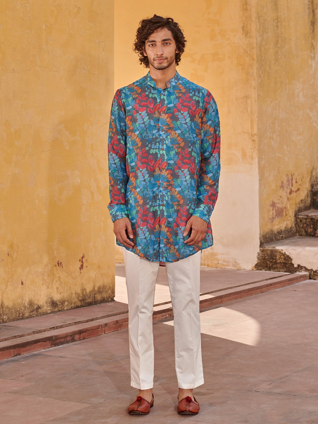 

QB MEN Floral Printed Mandarin Collar Pure Silk Kurta with Pyjamas, Grey