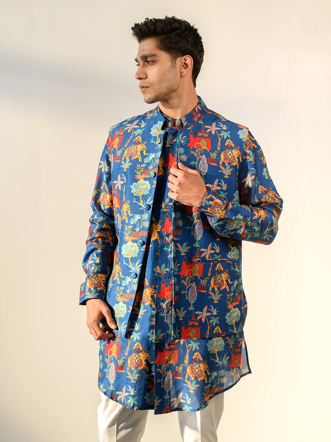 

QB MEN Floral Printed Mandarin Collar Pure Silk Kurta with Pyjamas, Blue