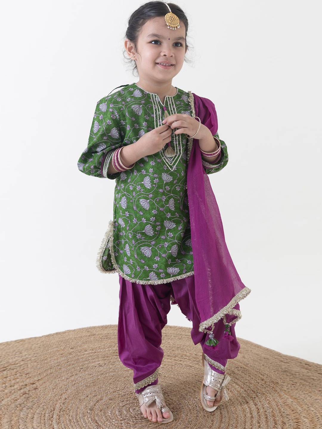 

Tiber Taber Girls Floral Printed Regular Kurta with Salwar & With Dupatta, Green