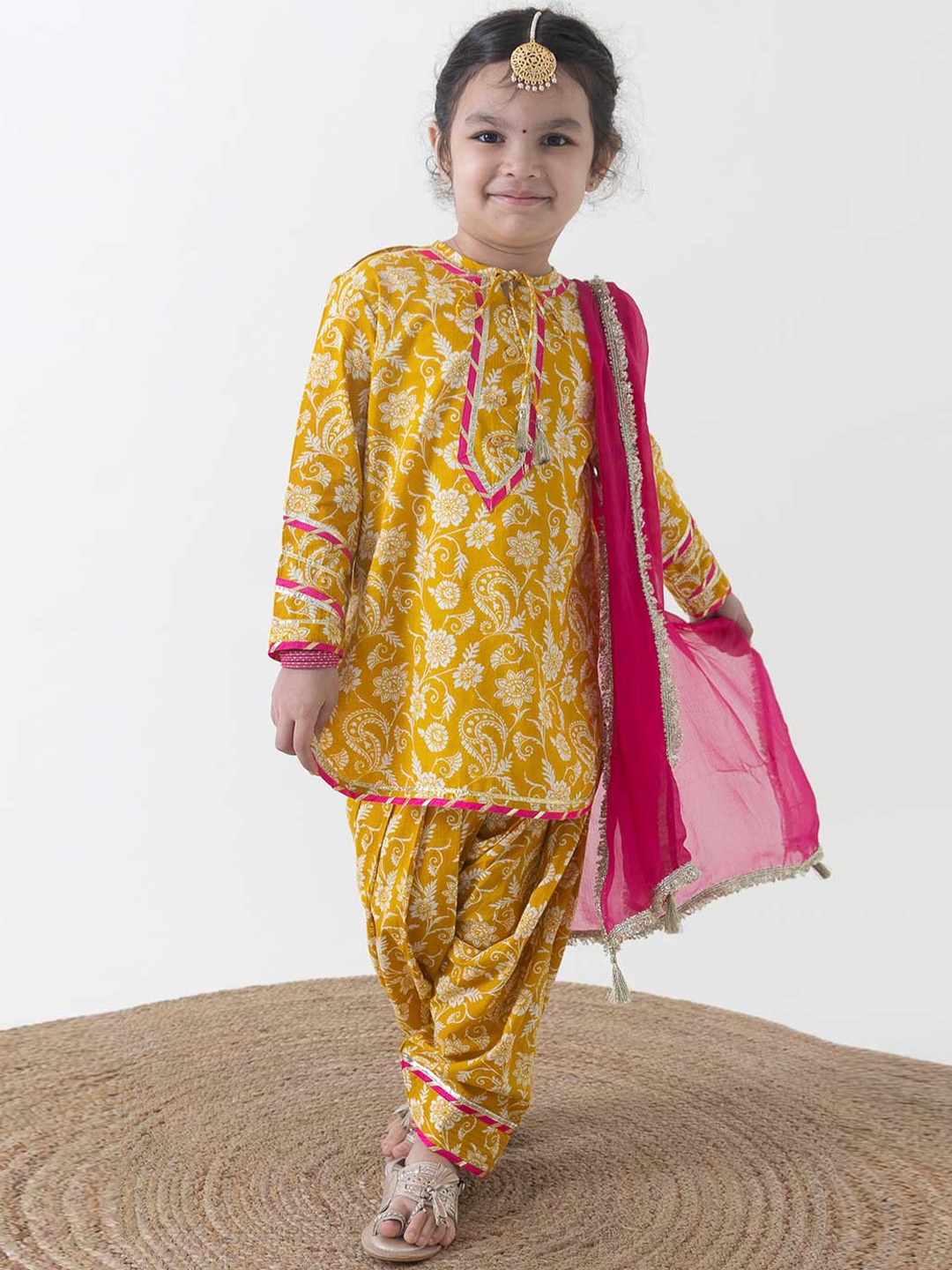 

Tiber Taber Girls Floral Printed Regular Gotta Patti Kurta with Salwar & With Dupatta, Yellow