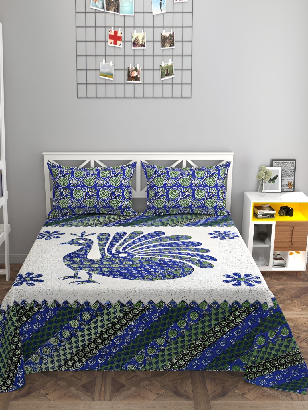 

HOMECRUST Blue & White Geometric 300 TC Queen Bedsheet With 2 Pillow Covers