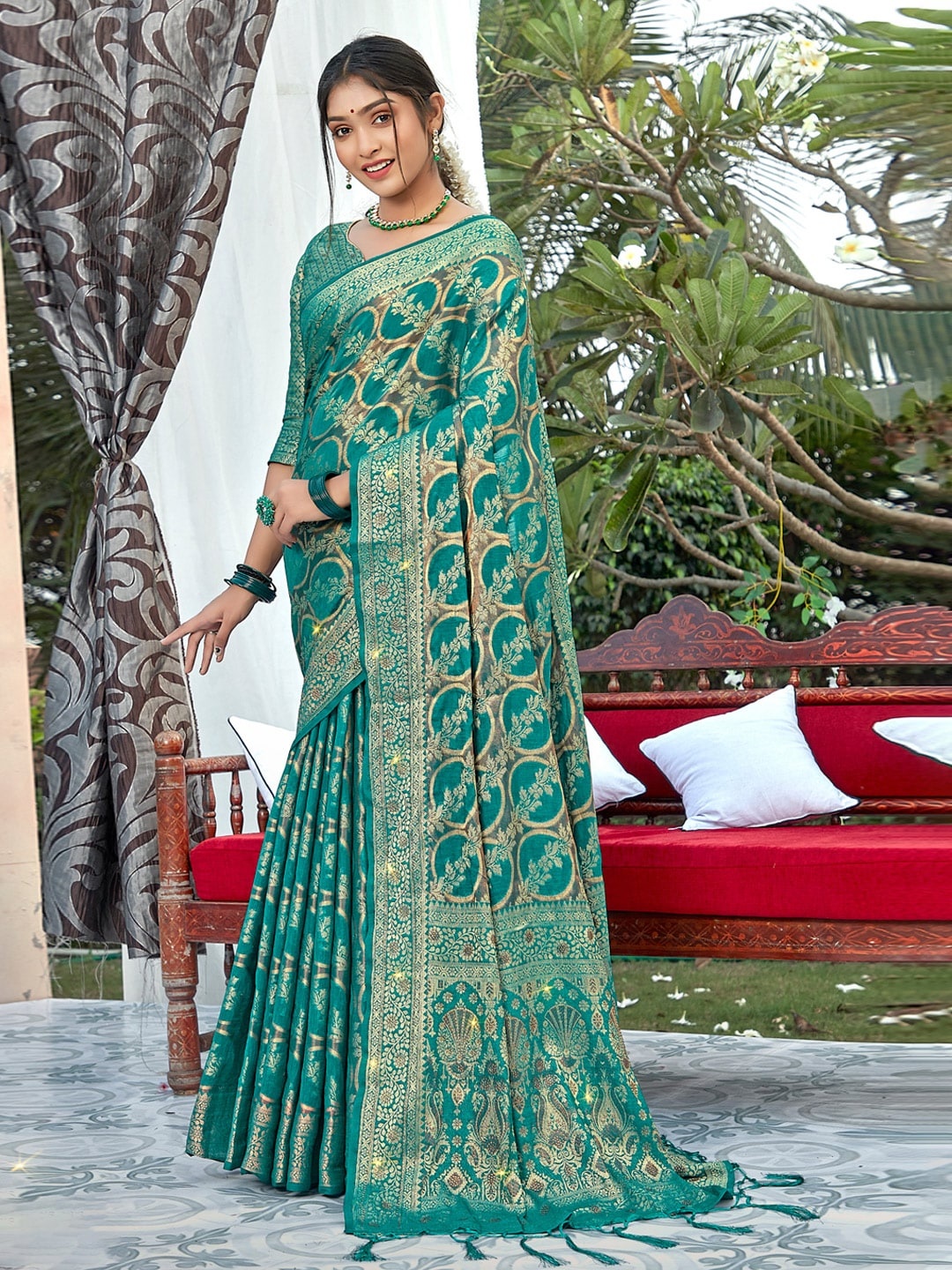 

Mitera Floral Woven Design Zari Organza Saree, Turquoise blue