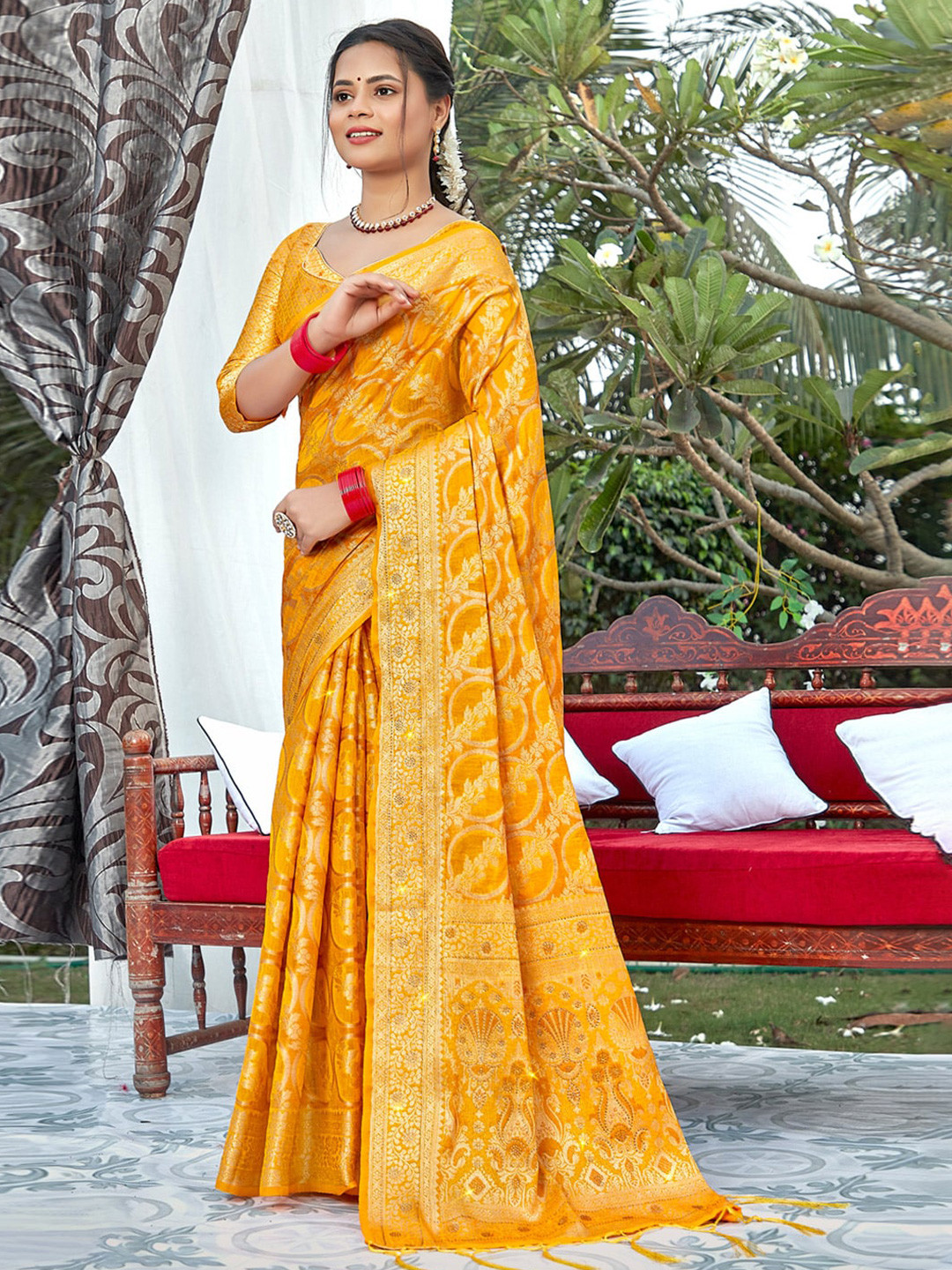 

Mitera Woven Design Floral Zari Organza Saree, Yellow