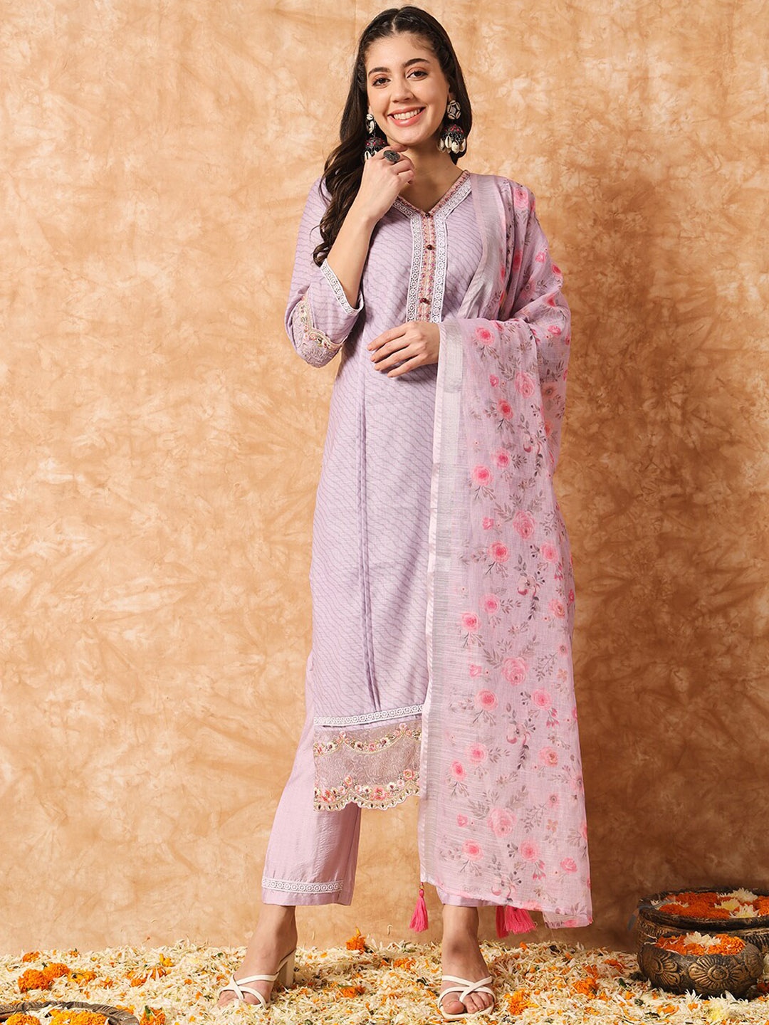 

BESUCHER Striped Printed V-Neck Linen Kurta With Trouser & Dupatta, Lavender