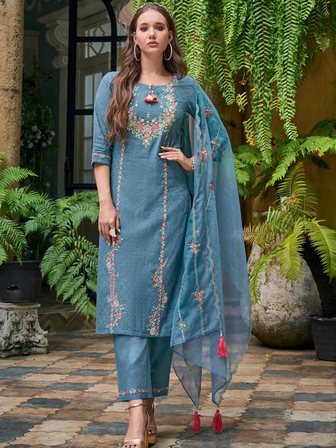 

BESUCHER Ethnic Motifs Embroidered Thread Work Straight Kurta with Trousers & Dupatta, Teal